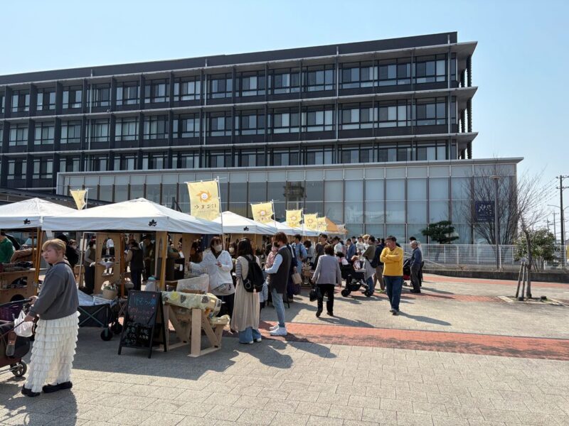 参照元:PR TIMES / 半田市役所 【愛知県半田市】4/27(日)、大府パーキングエリアで初開催!知多半島農業マルシェ『にこもぐ』